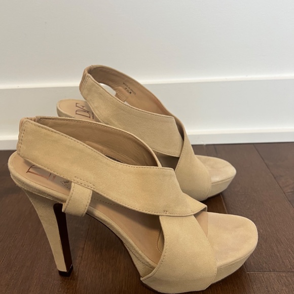 DVF suede heels size 7.5 - Picture 2 of 4